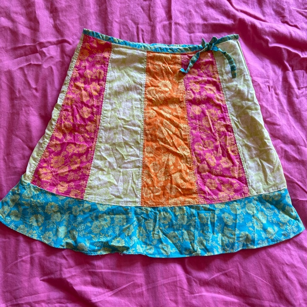 Vintage GAP beachy floral mini skirt, tag says size 8 fits like an XXS/XS
